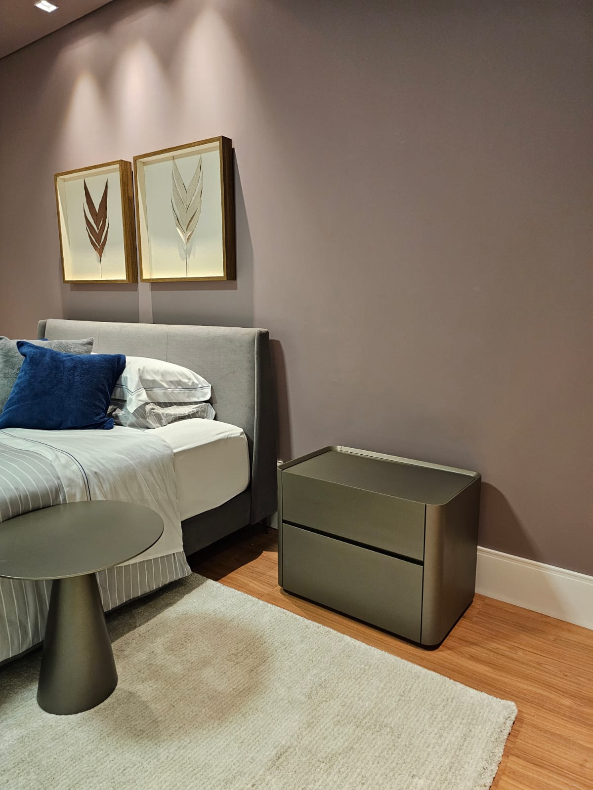 Mesa de Cabeceira Paris