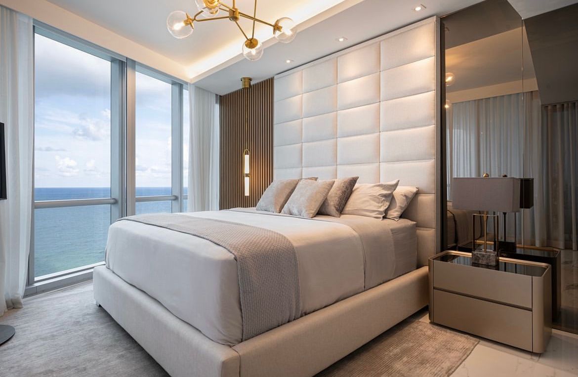 Mesa de Cabeceira Paris